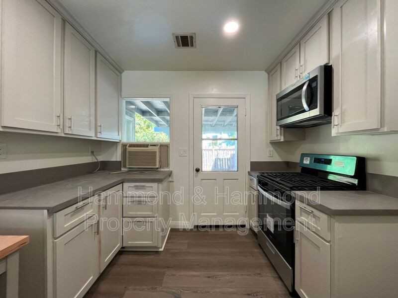 14659 Killion St - Photo 6 of 21