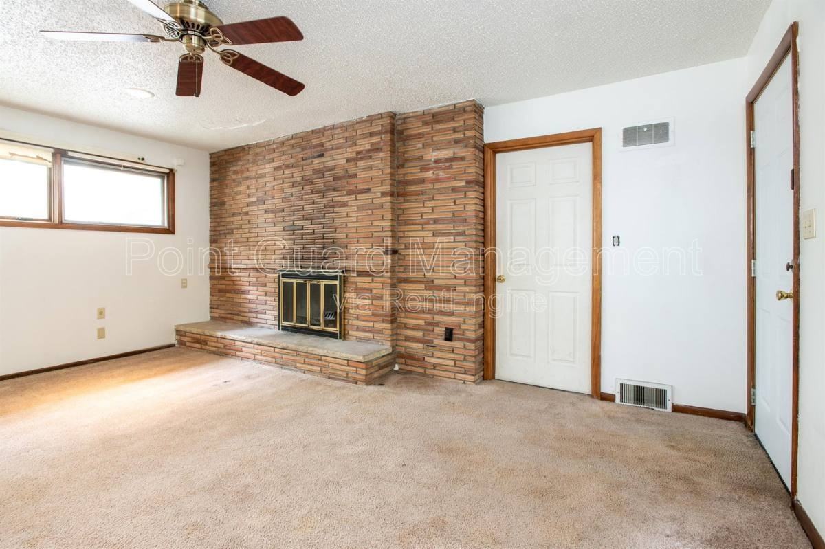 1716 N Harvard Ave - Photo 2 of 10
