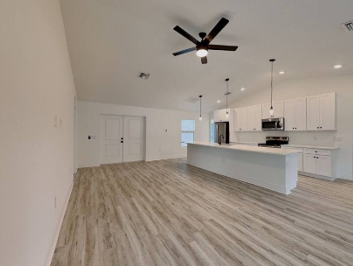 220 Ne-31 Terrace - Photo 2 of 10