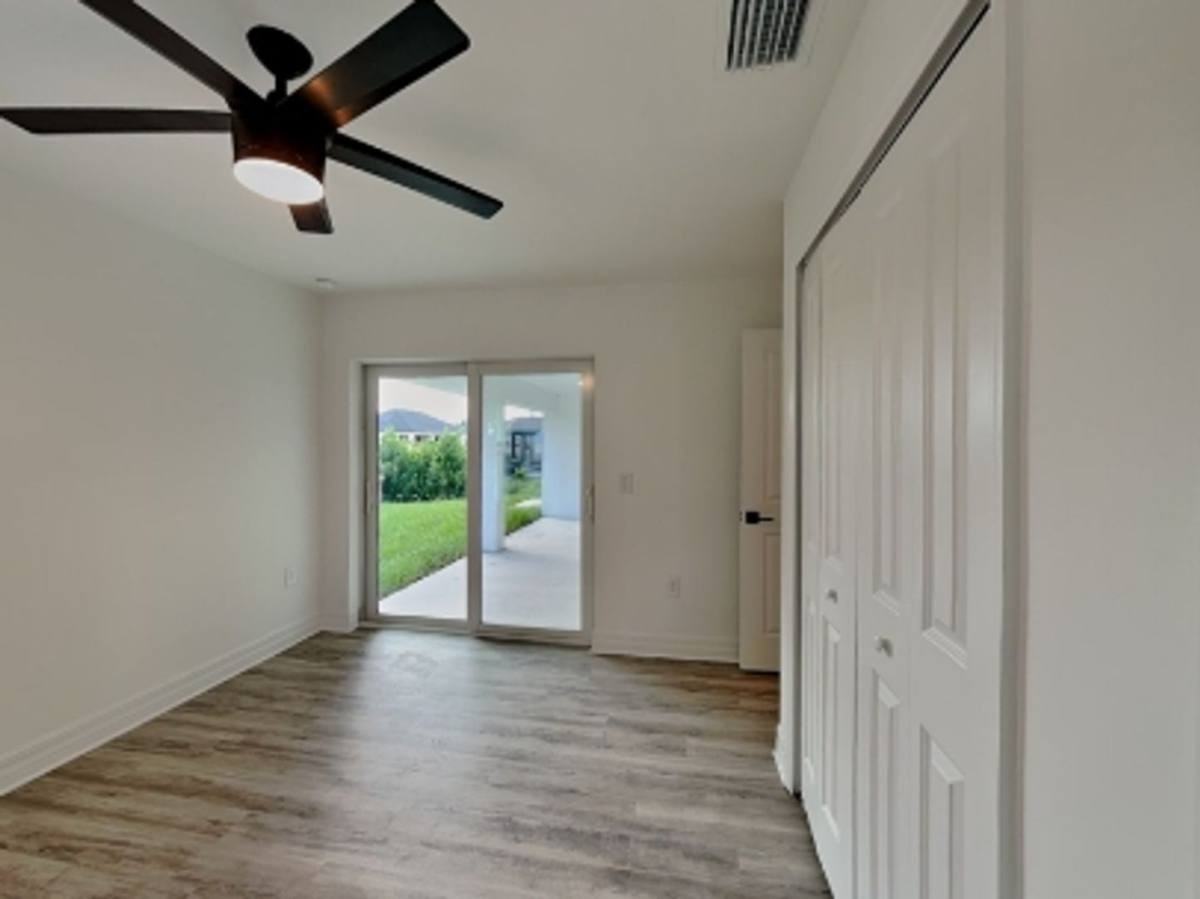 220 Ne-31 Terrace - Photo 3 of 10
