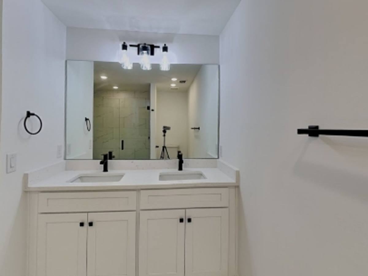 220 Ne-31 Terrace - Photo 4 of 10