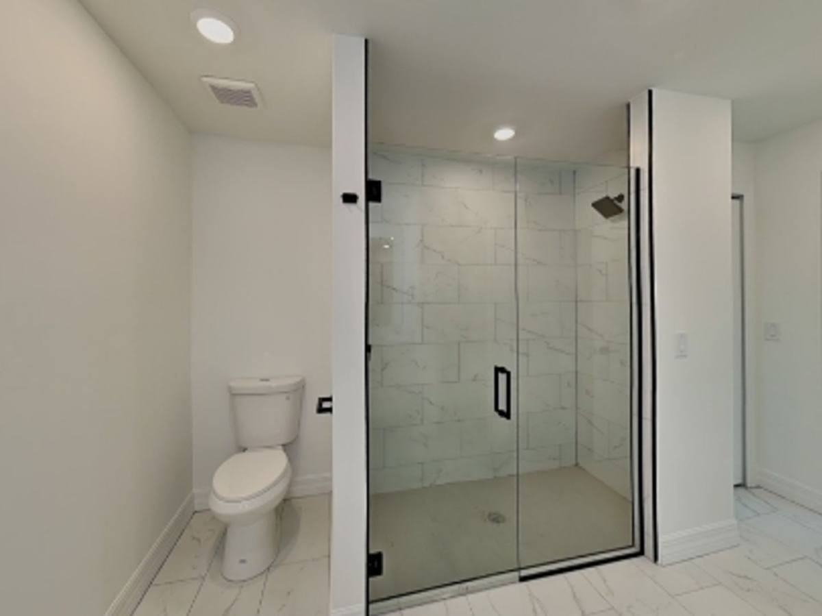 220 Ne-31 Terrace - Photo 5 of 10