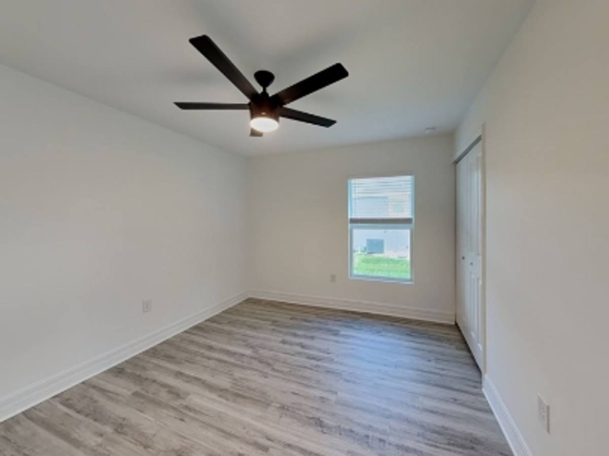 220 Ne-31 Terrace - Photo 2 of 17