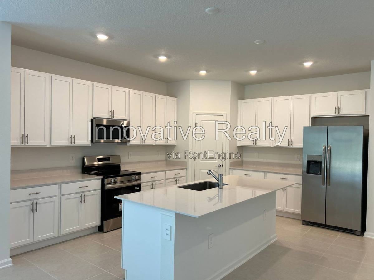 699 Peroni Ave - Photo 2 of 10