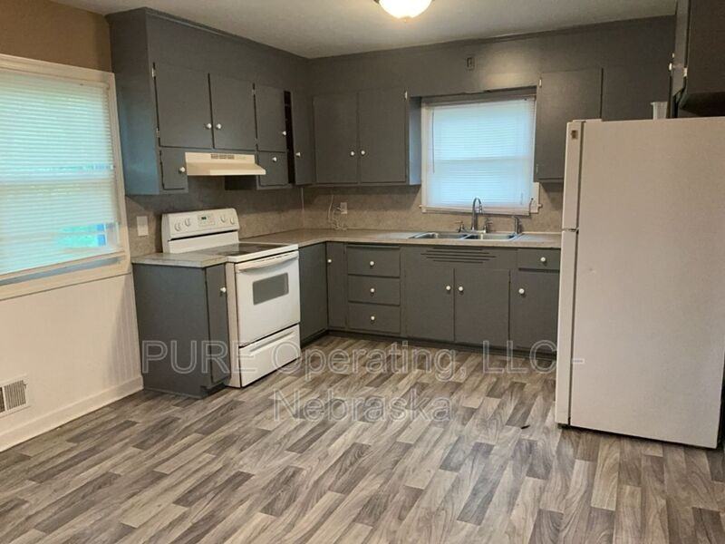 5236 Ames Ave - Photo 3 of 36