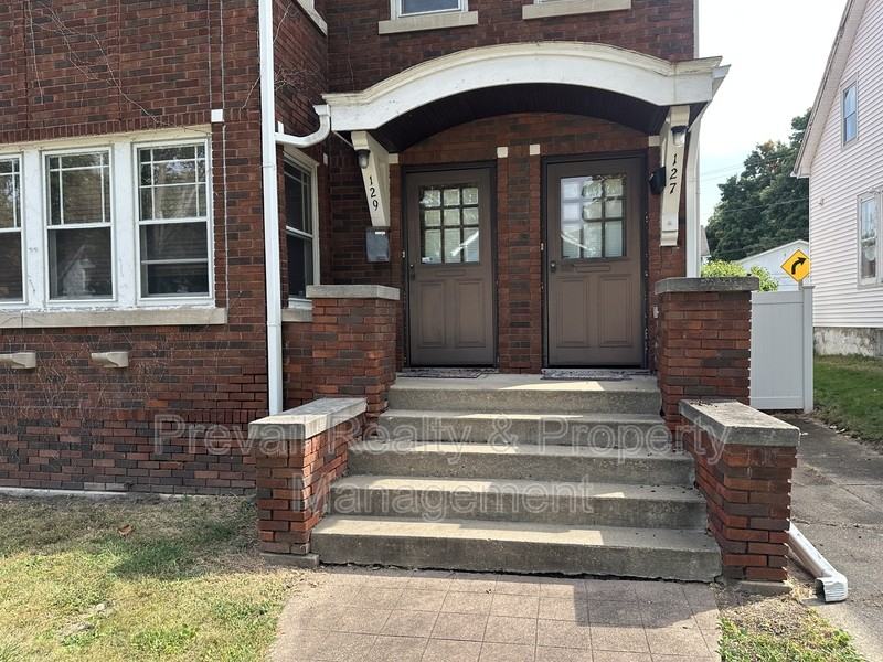 127 Regan St - Photo 2 of 17