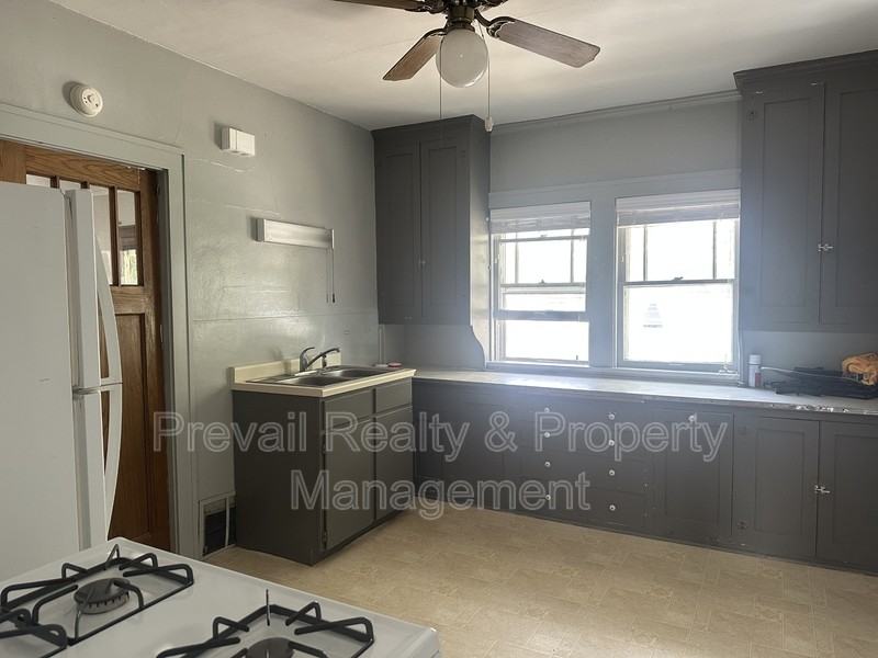 127 Regan St - Photo 3 of 17