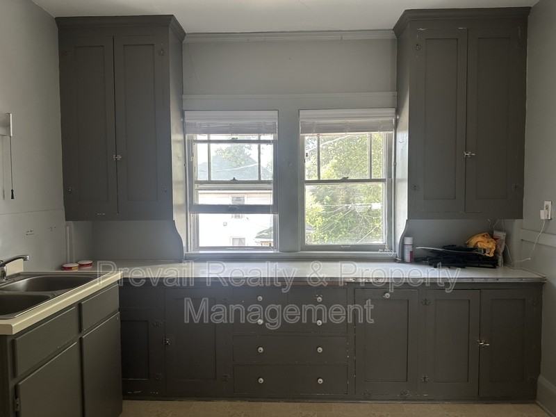 127 Regan St - Photo 4 of 17