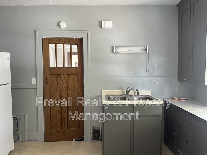 127 Regan St - Photo 5 of 17