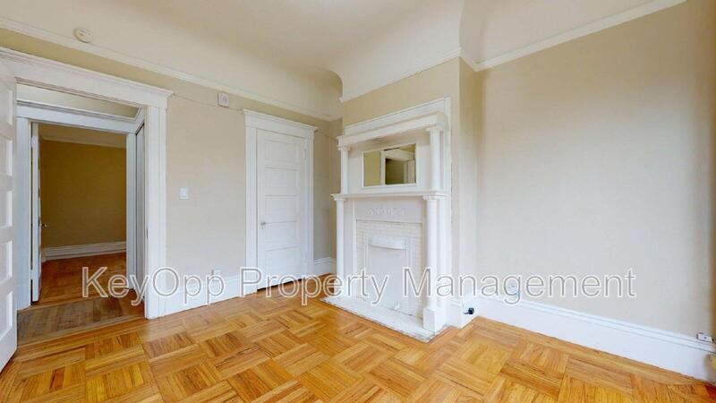 1112 Lake St - Photo 3 of 14
