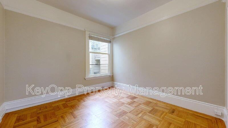 1112 Lake St - Photo 4 of 14