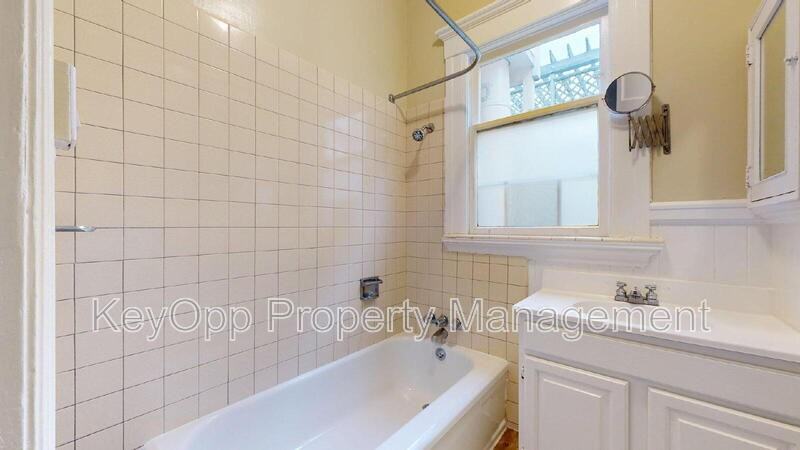1112 Lake St - Photo 6 of 14