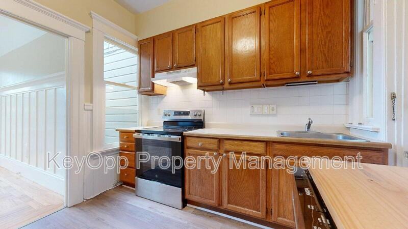 1112 Lake St - Photo 7 of 14