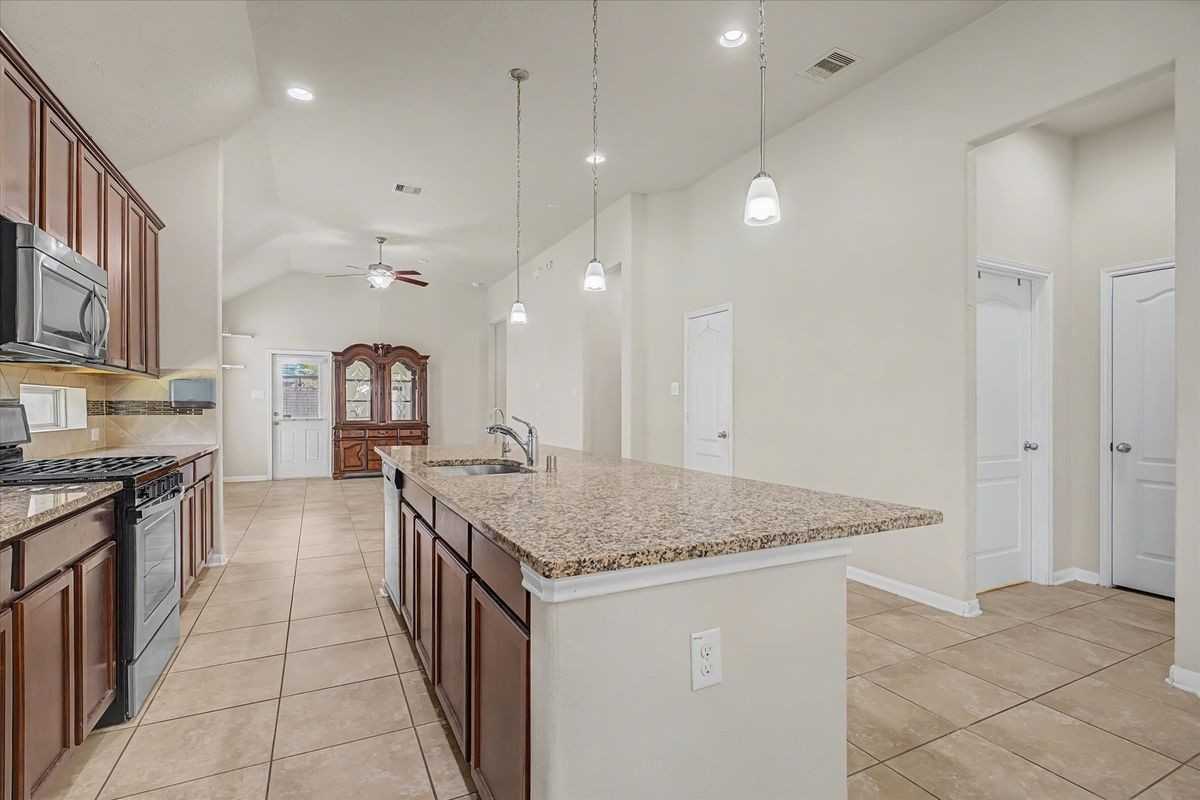 3834 Raintree Village Dr - Photo 2 of 4