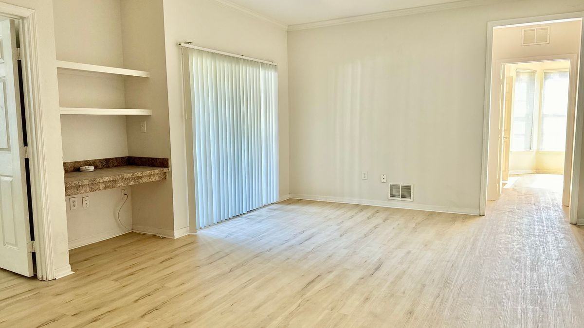 9918 Courtney Palms Blvd - Photo 5 of 18