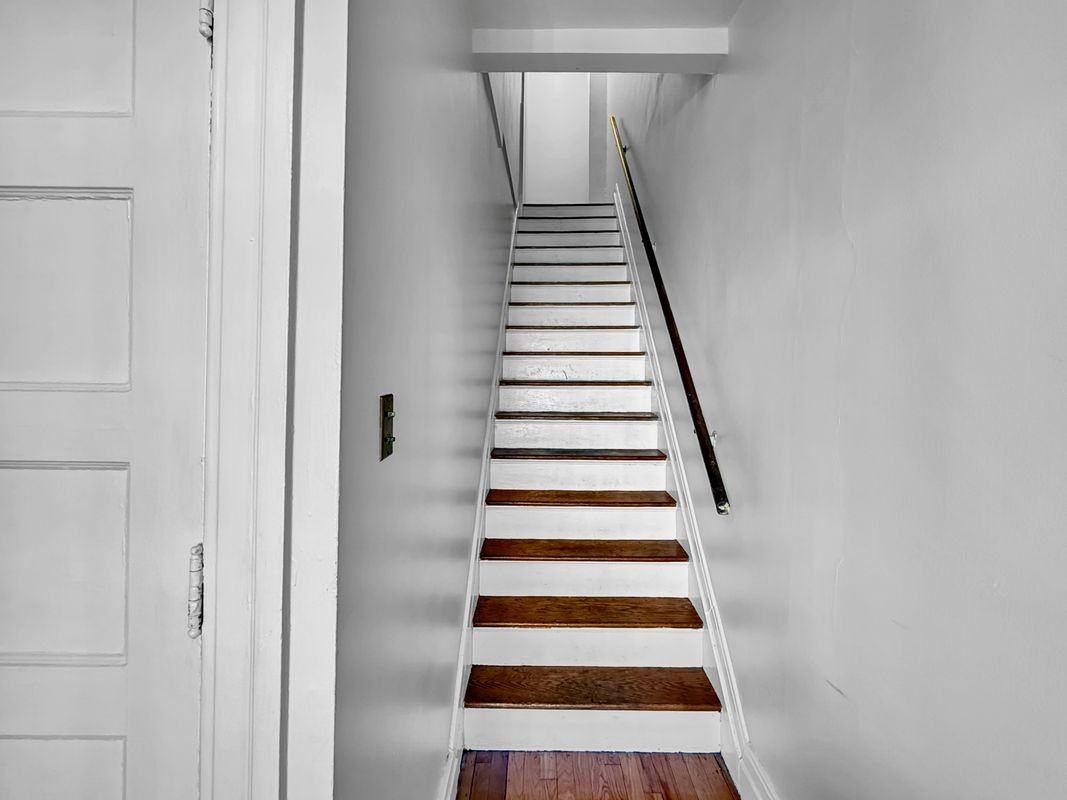 1027 Lakepointe St - Photo 5 of 22
