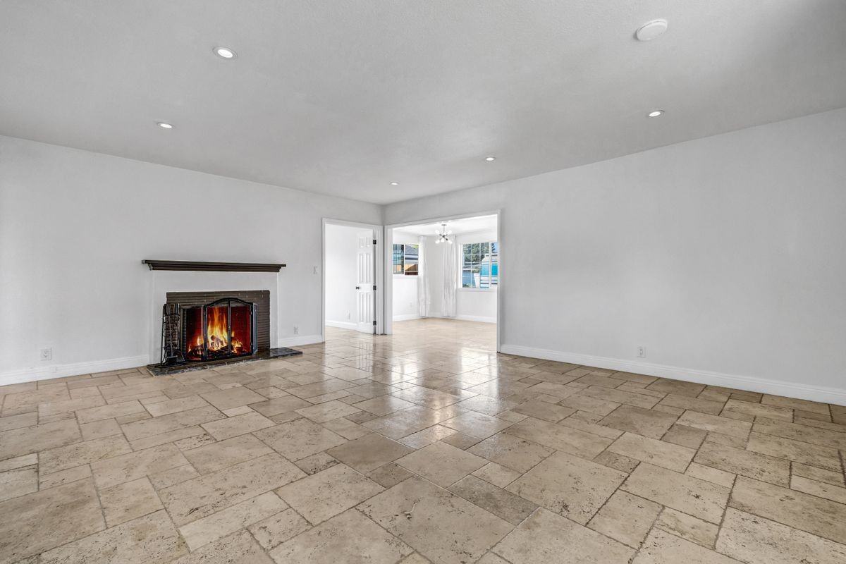 13933 Saranac Dr - Photo 2 of 11