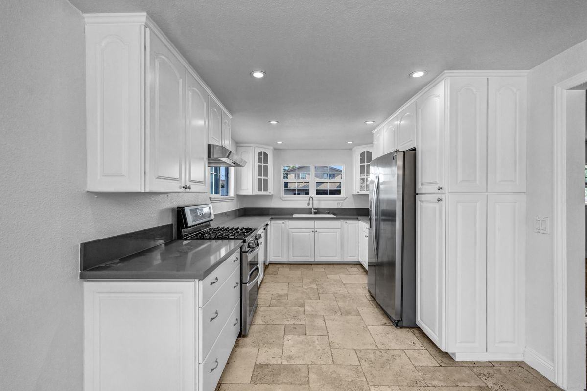 13933 Saranac Dr - Photo 3 of 11