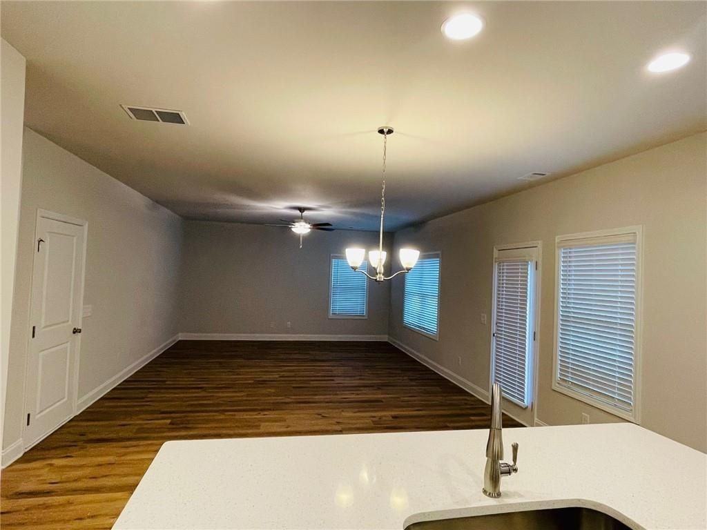 20 Strawberry Ct - Photo 5 of 23