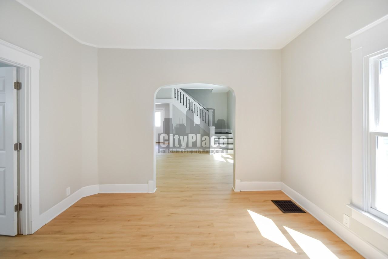 3027 Boulevard Pl - Photo 7 of 21