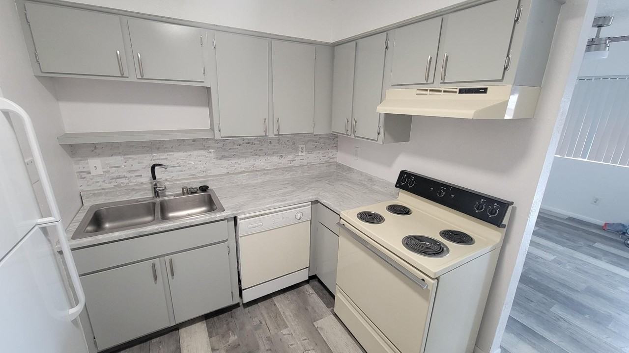 612 Morris St Ne - Photo 3 of 50