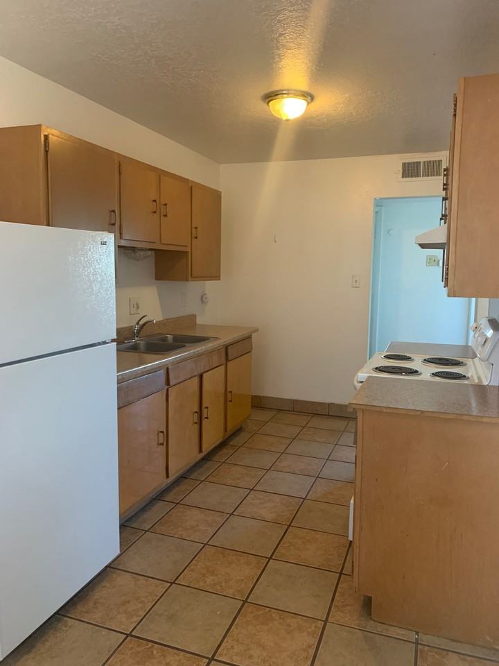 419 Monroe St Ne - Photo 2 of 25