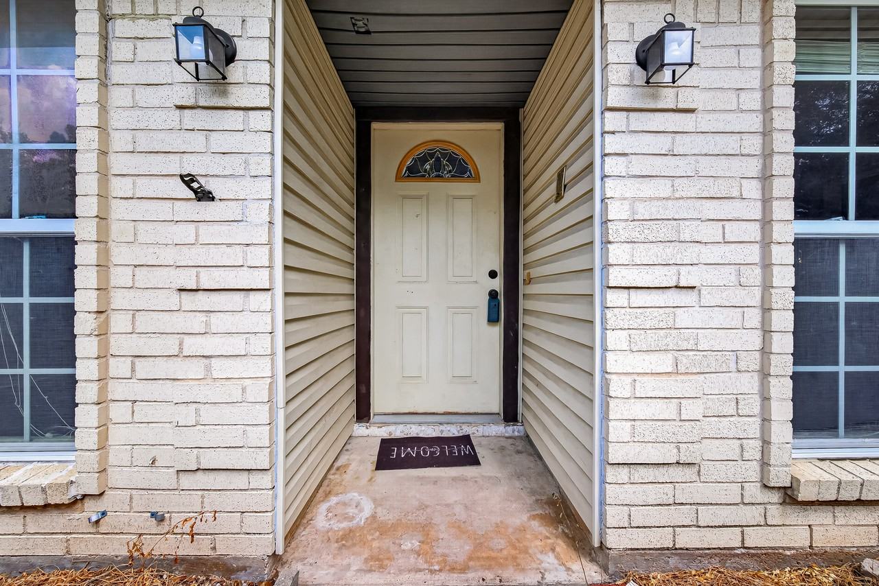 11710 N Petersham Dr - Photo 2 of 50