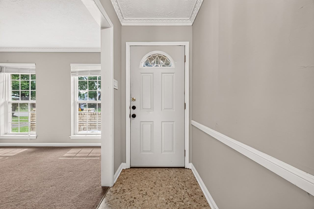 11710 N Petersham Dr - Photo 3 of 50