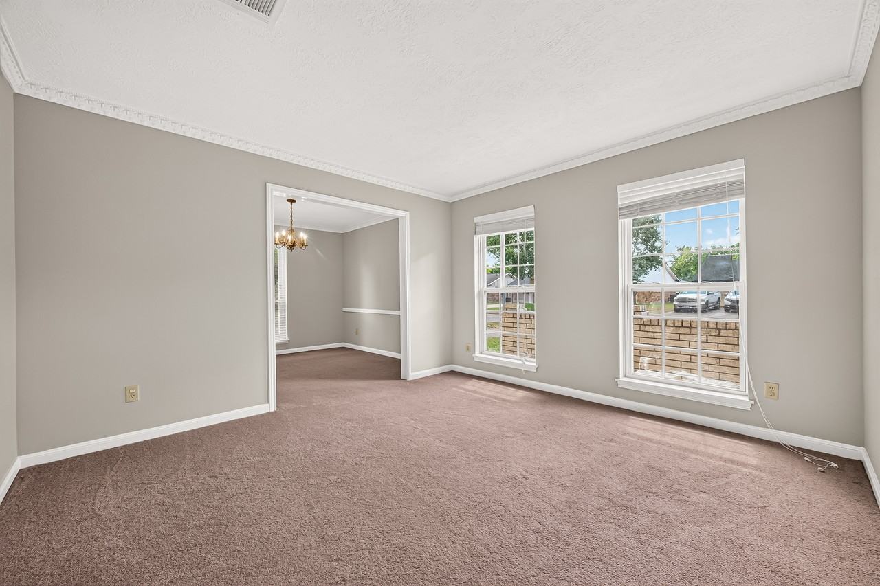 11710 N Petersham Dr - Photo 4 of 50