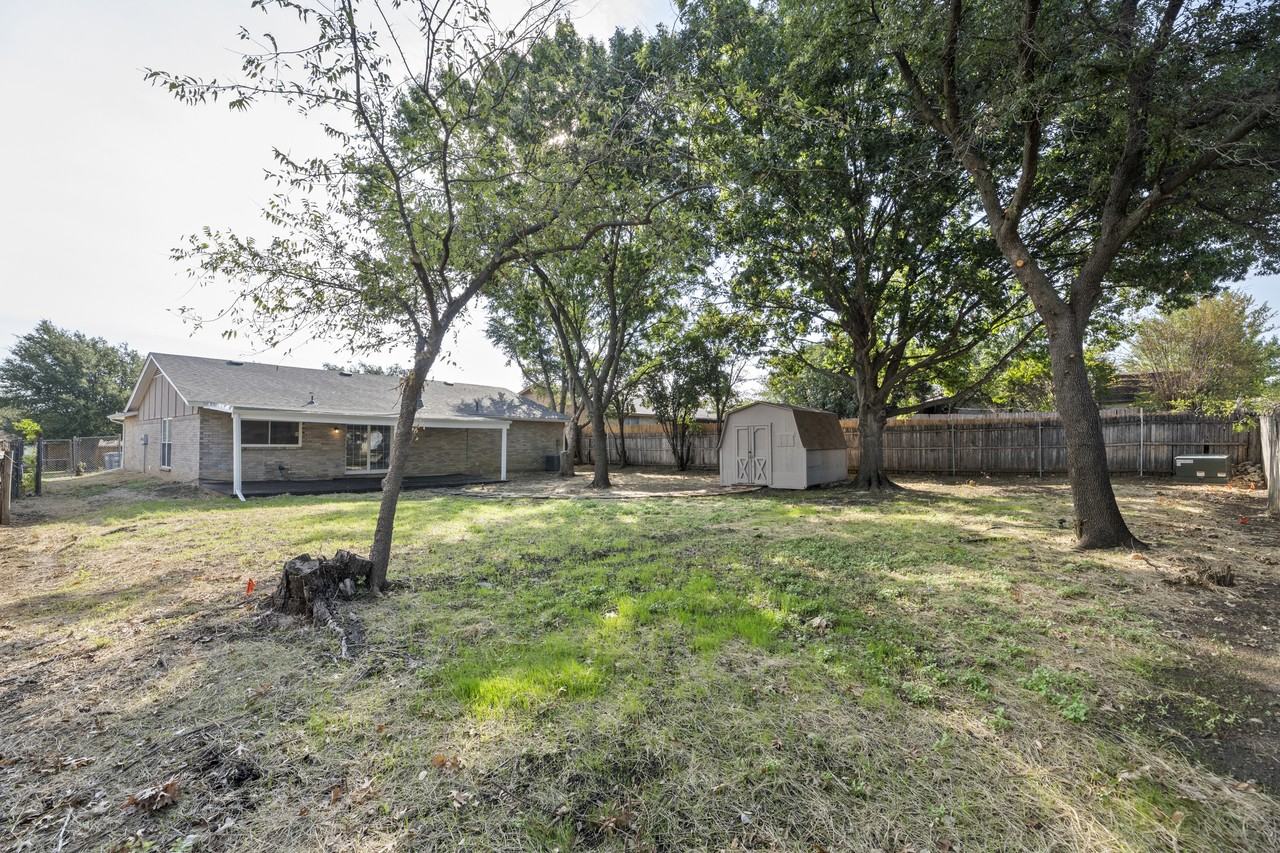 6816 Westglen Dr - Photo 3 of 31