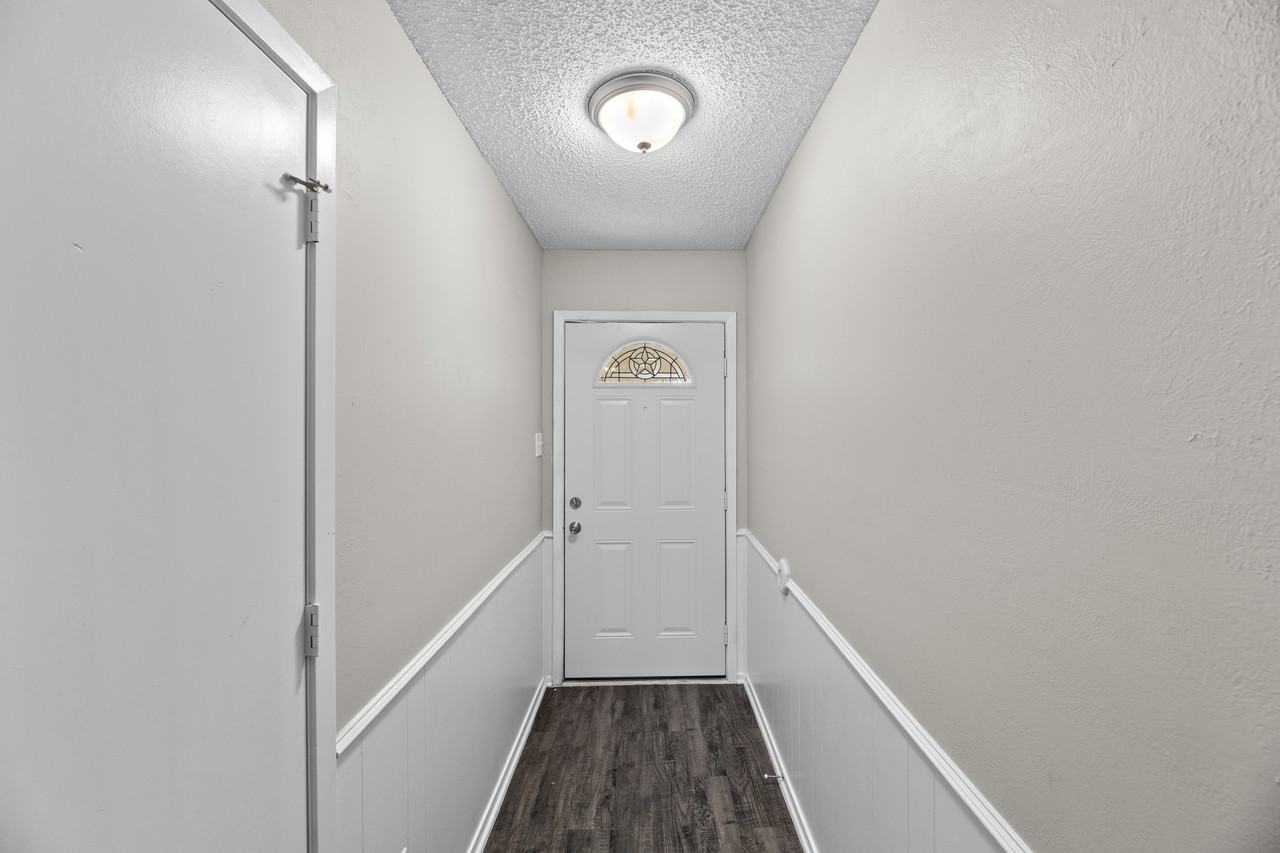 6816 Westglen Dr - Photo 4 of 31