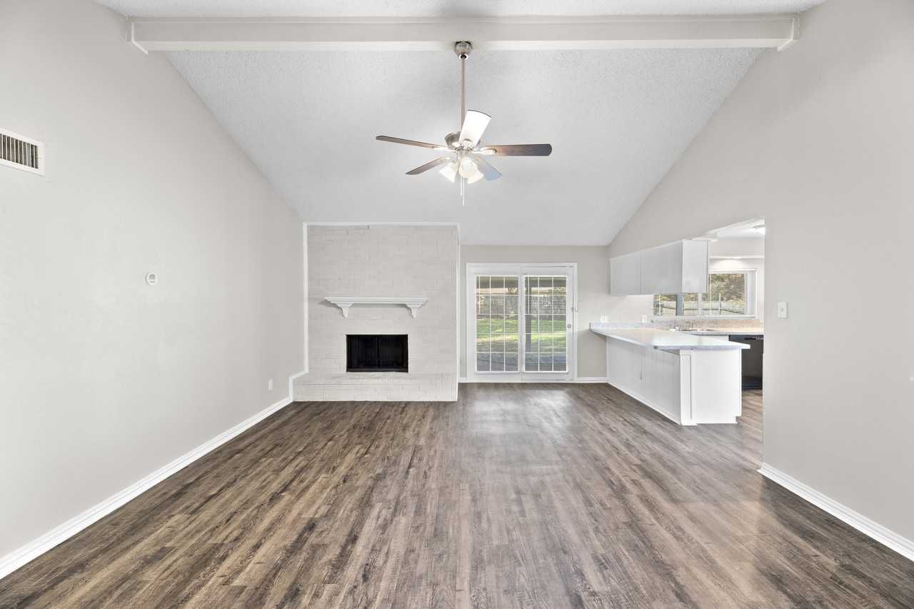 6816 Westglen Dr - Photo 6 of 31