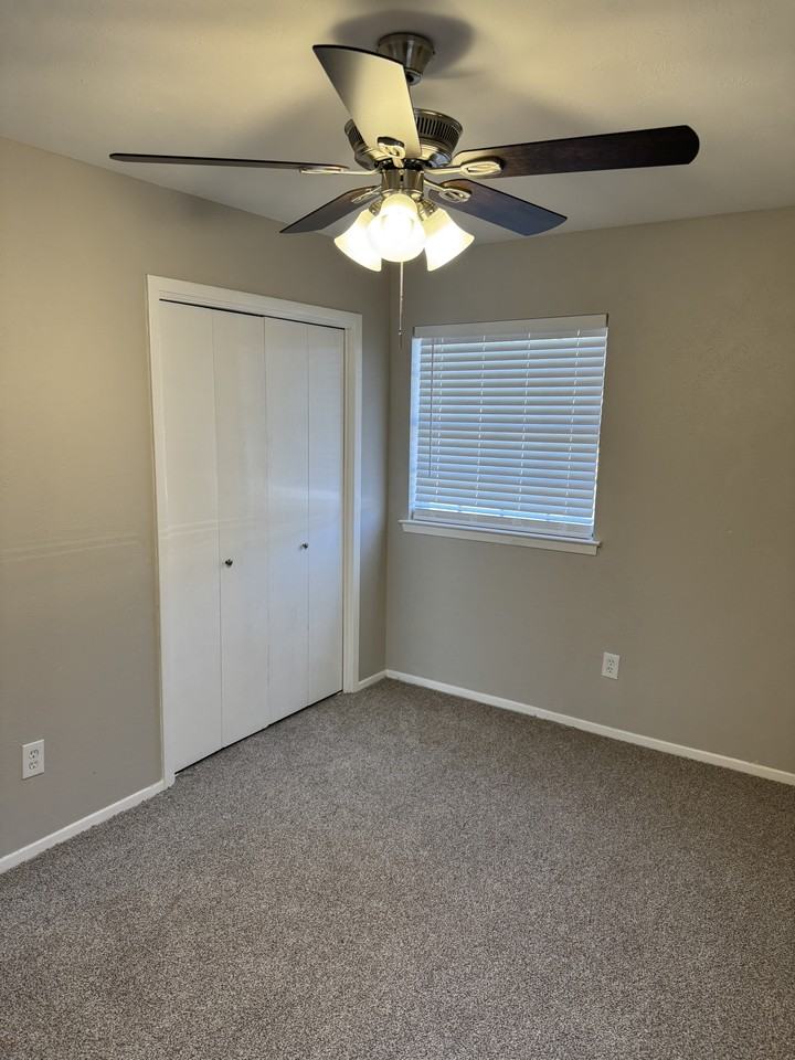 245 Rancho Dr - Photo 4 of 19