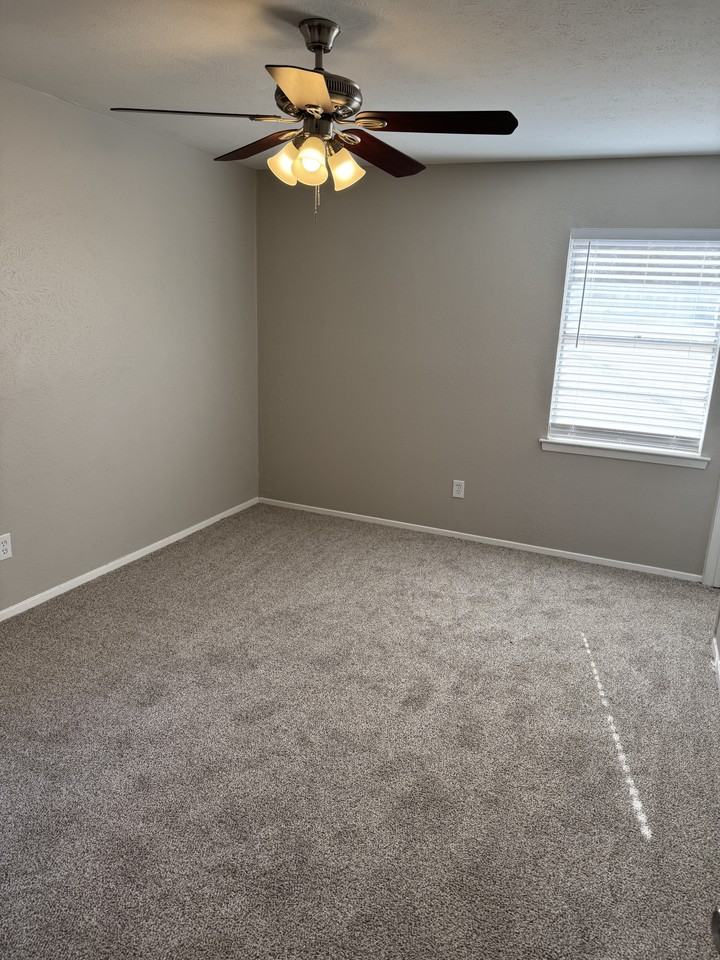 245 Rancho Dr - Photo 5 of 19