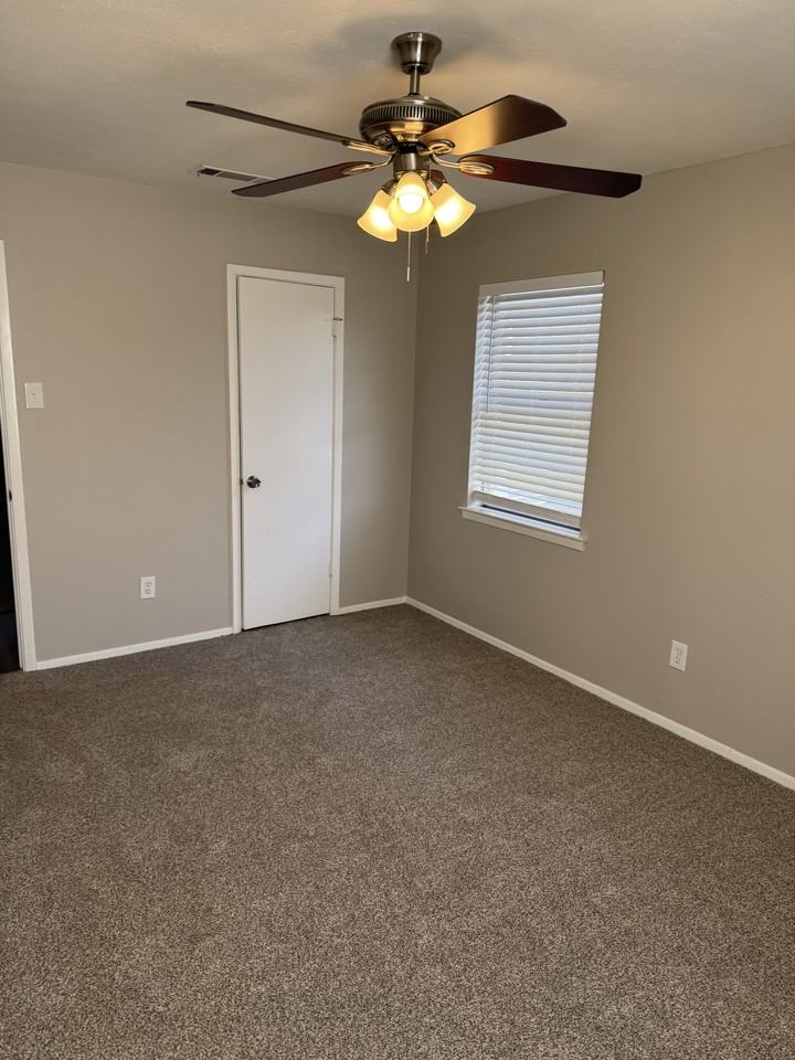 245 Rancho Dr - Photo 6 of 19