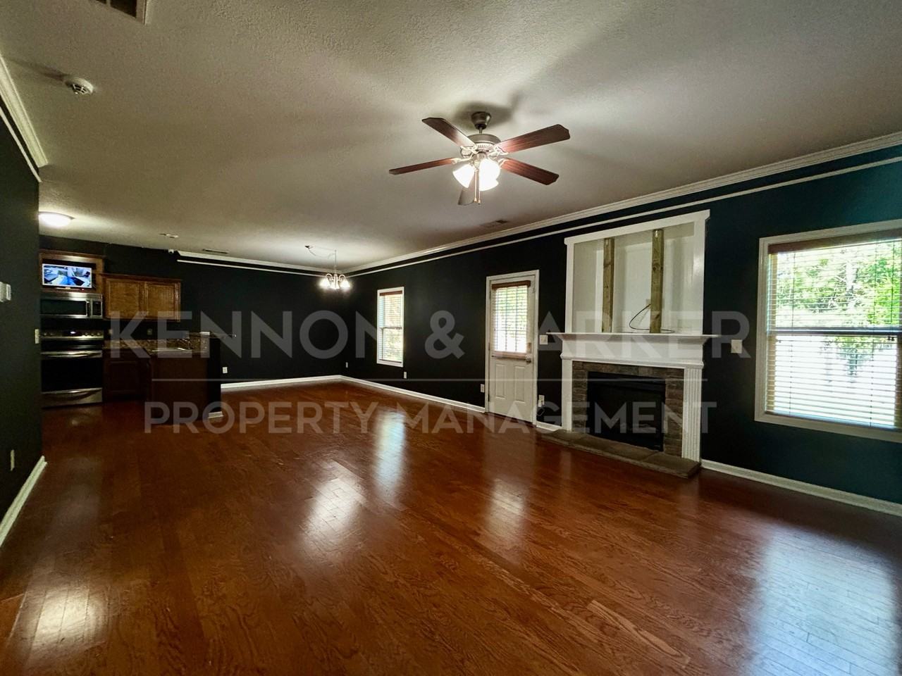 1910 Westminster Dr - Photo 2 of 17