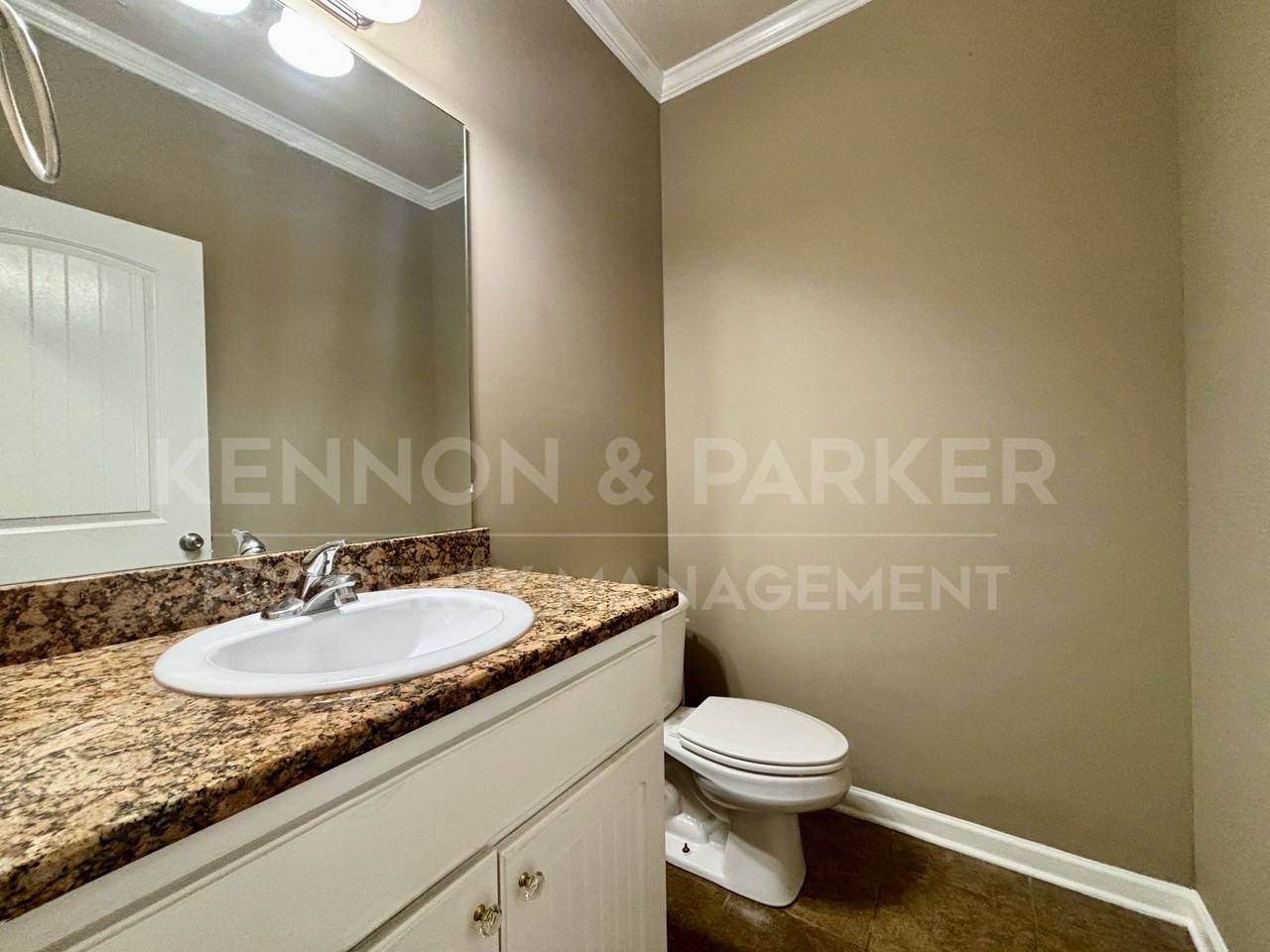 1910 Westminster Dr - Photo 5 of 17