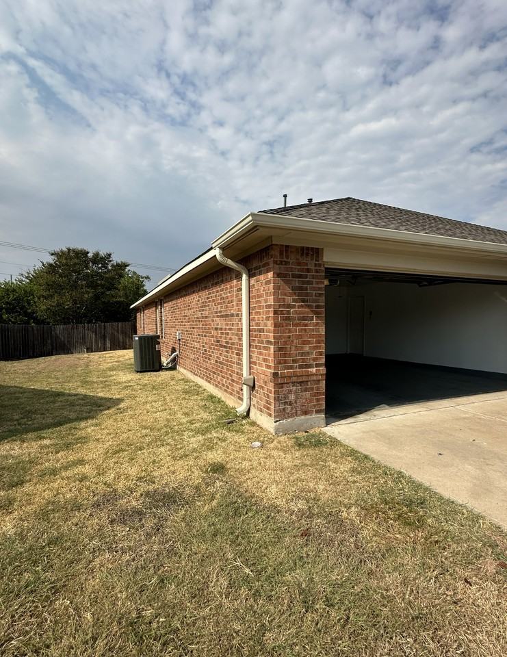 722 Ranier Ln - Photo 3 of 24