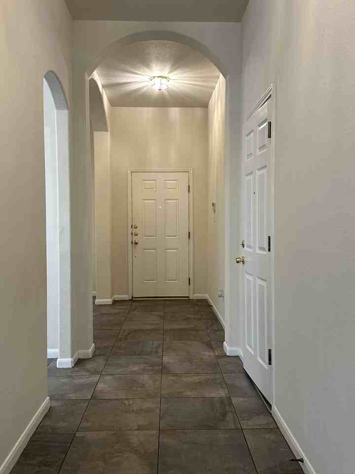 722 Ranier Ln - Photo 4 of 24
