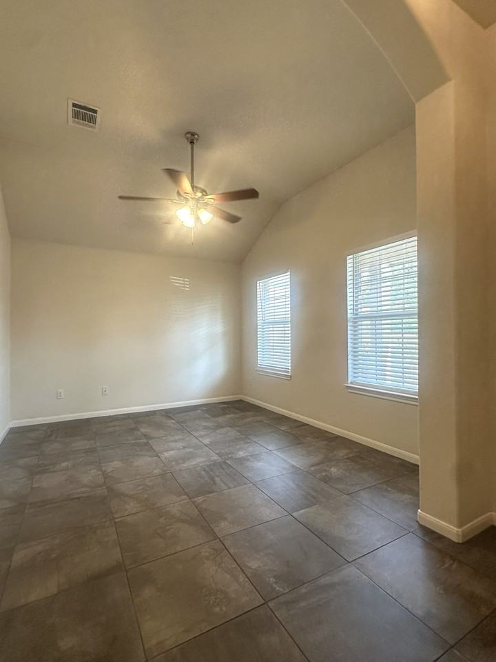 722 Ranier Ln - Photo 5 of 24