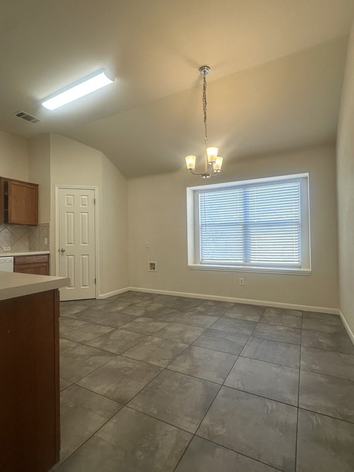 722 Ranier Ln - Photo 6 of 24
