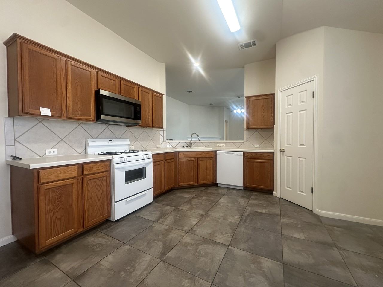 722 Ranier Ln - Photo 7 of 24