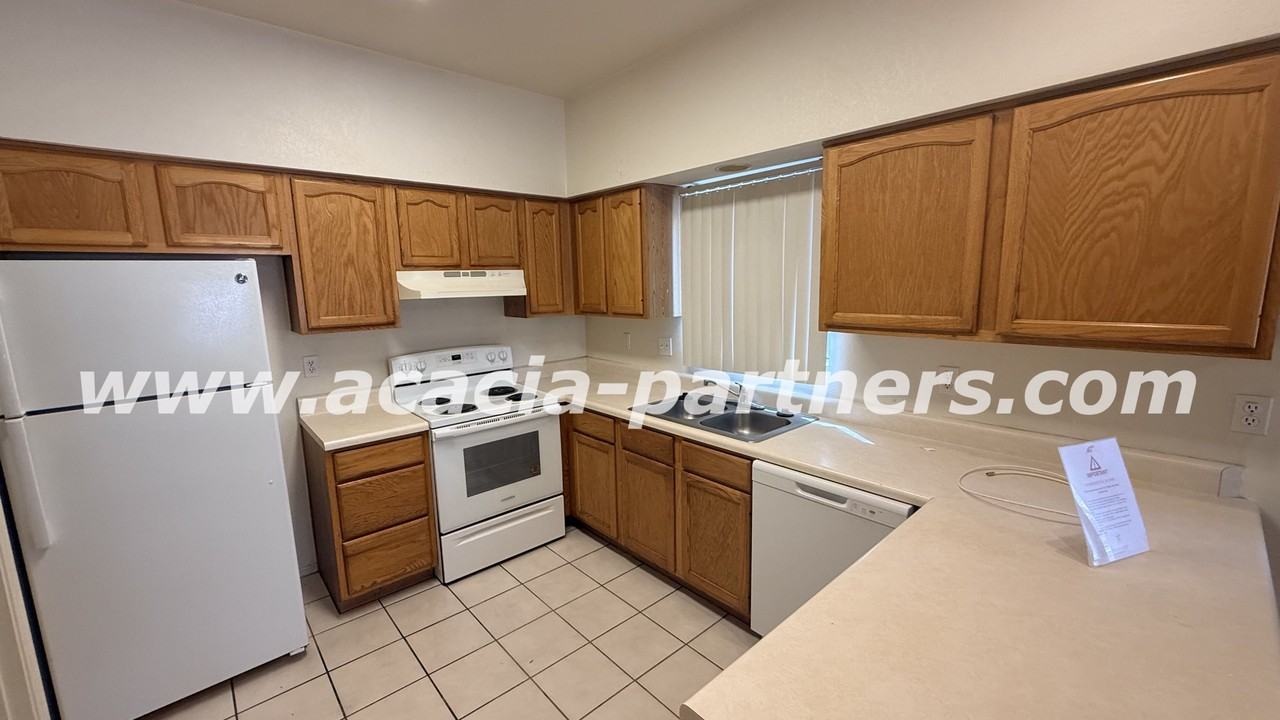 4242 E Monte Vista Dr #4 - Photo 6 of 18