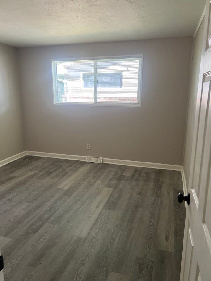 9737 Wendell Dr - Photo 6 of 13
