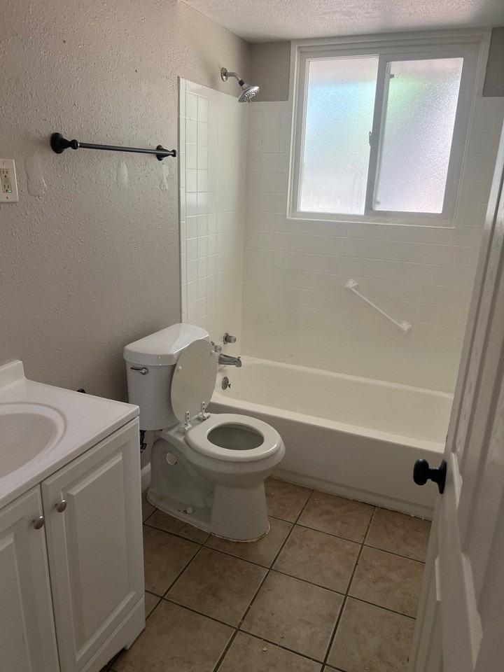 9737 Wendell Dr - Photo 7 of 13