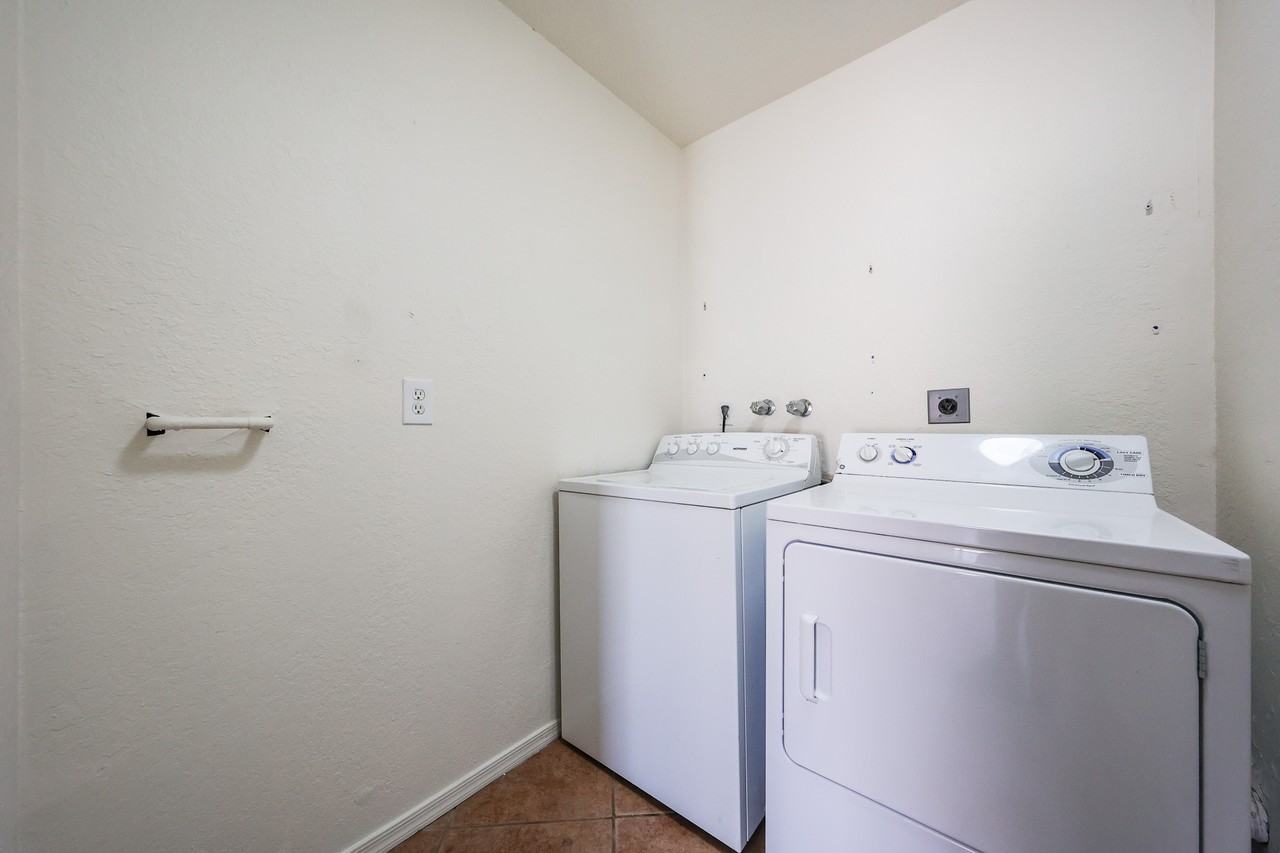 552 W Kilarea Ave - Photo 4 of 47