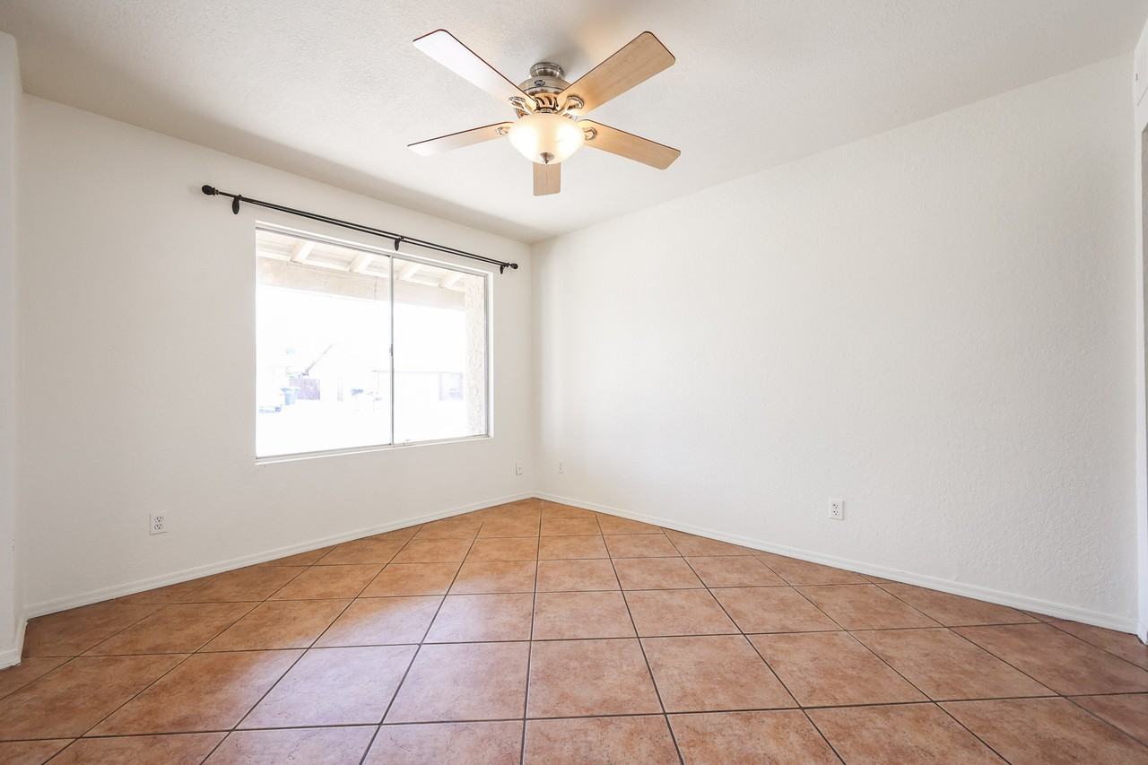 552 W Kilarea Ave - Photo 7 of 47