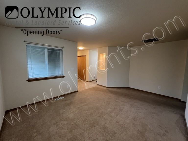 8016 Kenton Ln Se - Photo 5 of 21