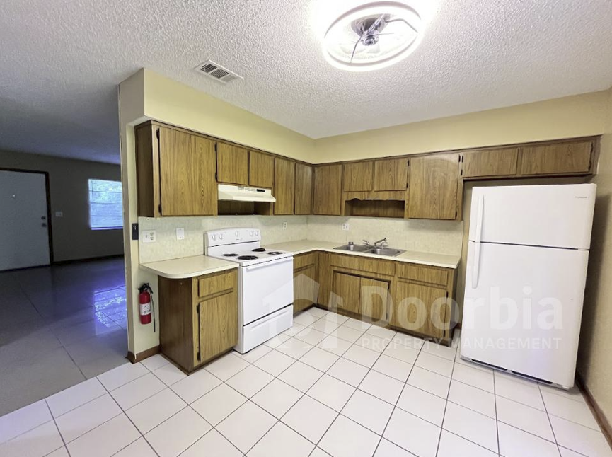 7496 Necia Dr S - Photo 4 of 17