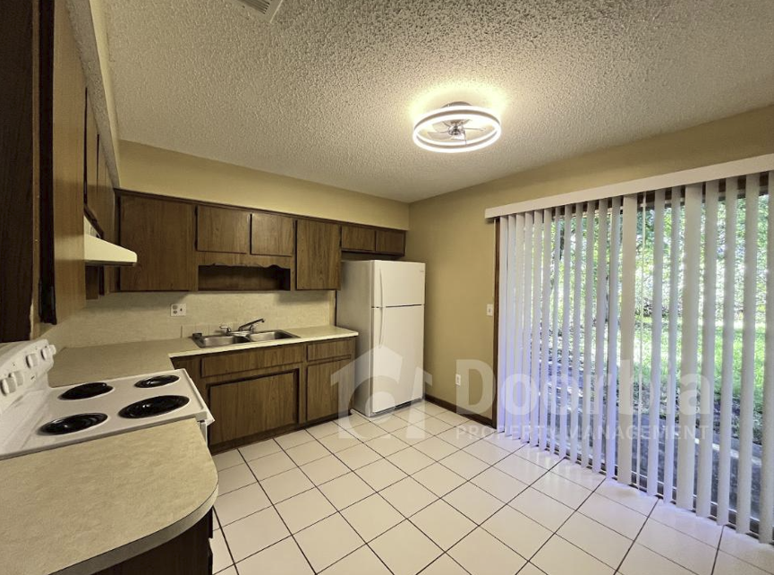 7496 Necia Dr S - Photo 5 of 17
